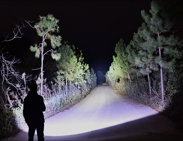 zoom flashlight